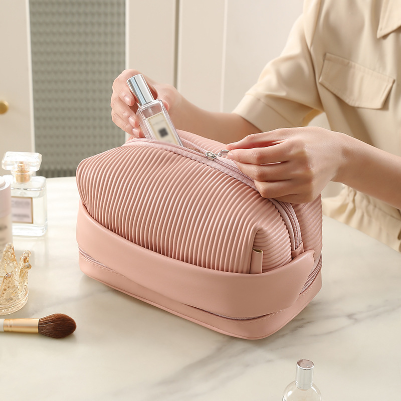 New Design Custom Leather Premium Toast Makeup Bag Double Layer Travel Pu Cosmetics Storage Toiletry Bag with Soft Handheld