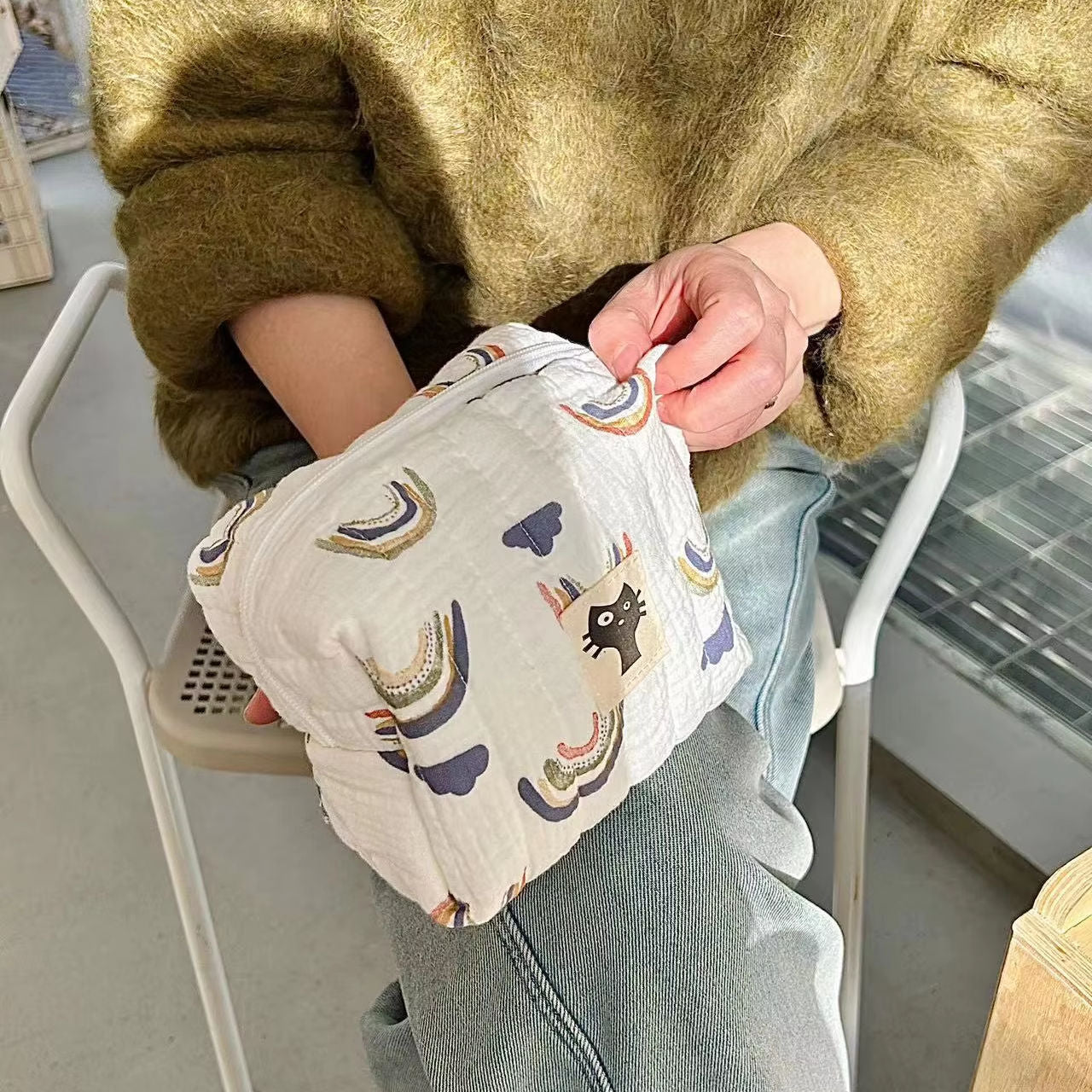 Custom Logo Portable Cosmetic Bag Cute Quilted Zipper Makeup Pouch with Floral Embroidery Toiletries Storage with Cartoon Design