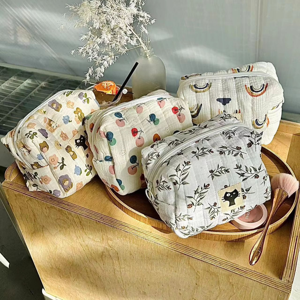 Custom Logo Portable Cosmetic Bag Cute Quilted Zipper Makeup Pouch with Floral Embroidery Toiletries Storage with Cartoon Design